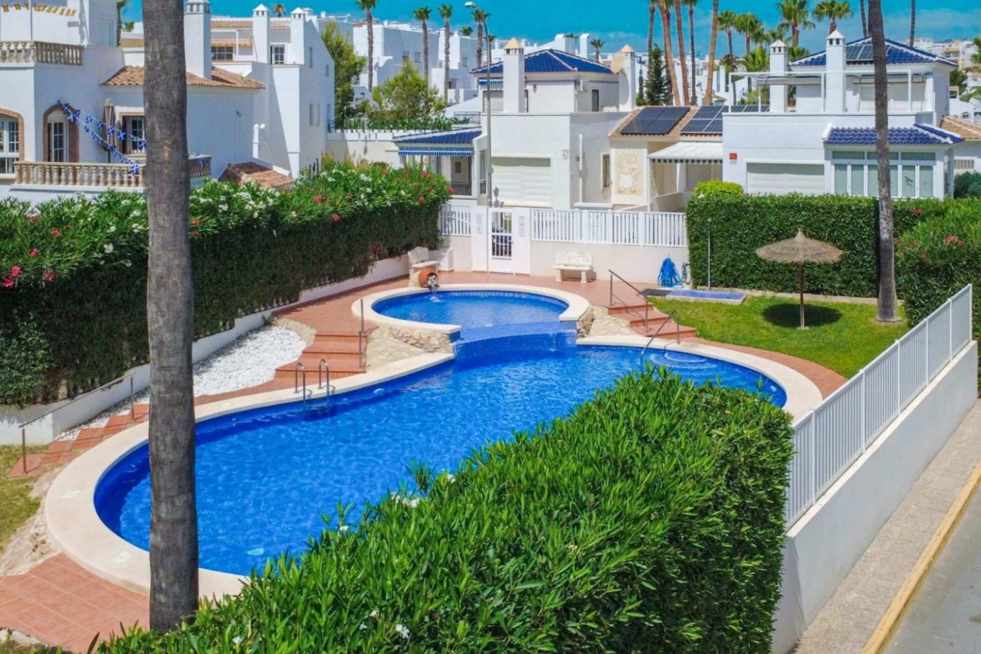 Resale - Terraced house / Townhouse - Orihuela Costa - La Rioja