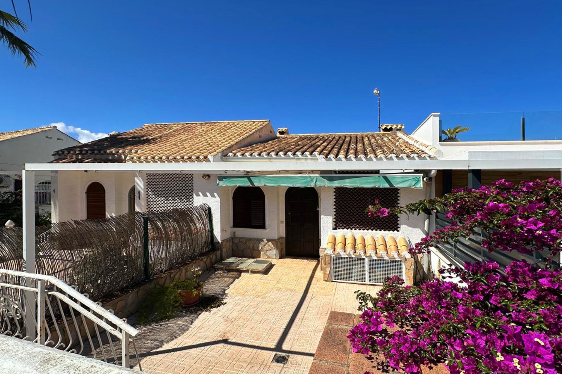 Resale - Terraced house / Townhouse - Orihuela Costa - La Zenia