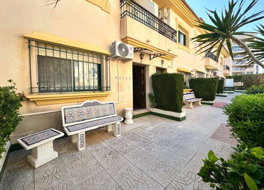 Resale - Terraced house / Townhouse - Orihuela Costa - La Zenia