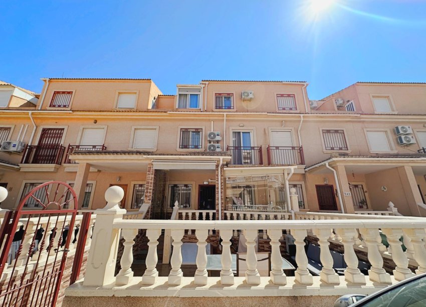 Resale - Terraced house / Townhouse - Orihuela Costa - La Zenia