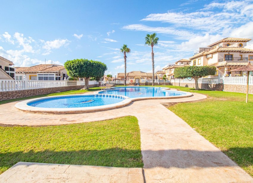 Resale - Terraced house / Townhouse - Orihuela Costa - La Zenia