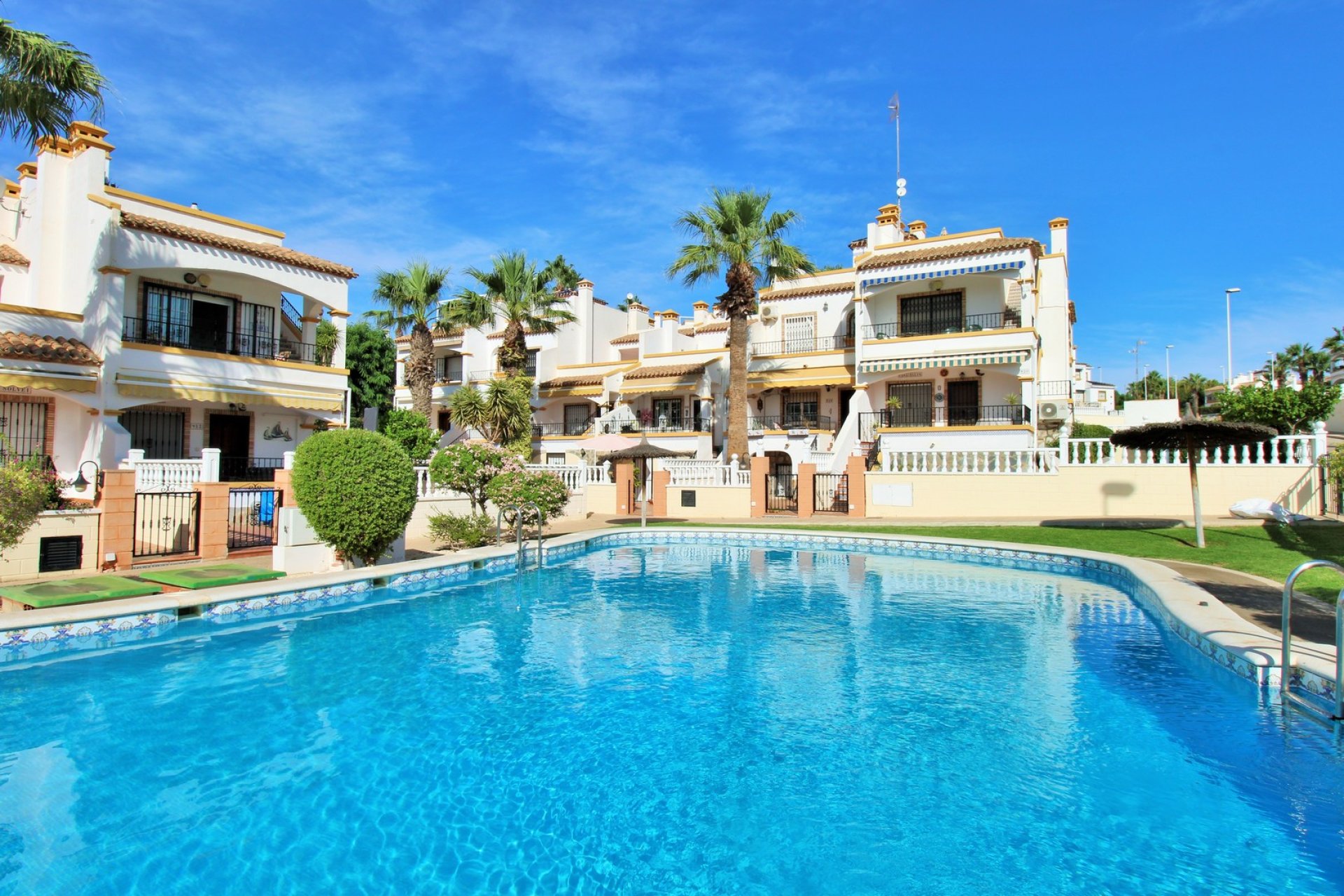 Resale - Terraced house / Townhouse - Orihuela Costa - Los Dolses