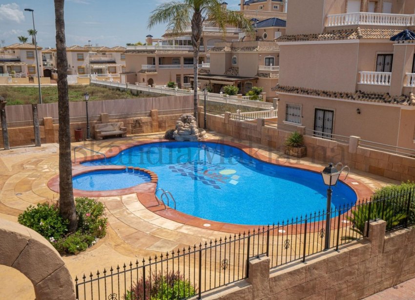 Resale - Terraced house / Townhouse - Orihuela Costa - Los Dolses