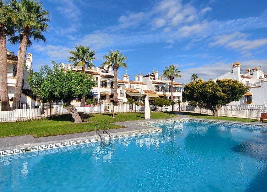 Resale - Terraced house / Townhouse - Orihuela Costa - Villamartín