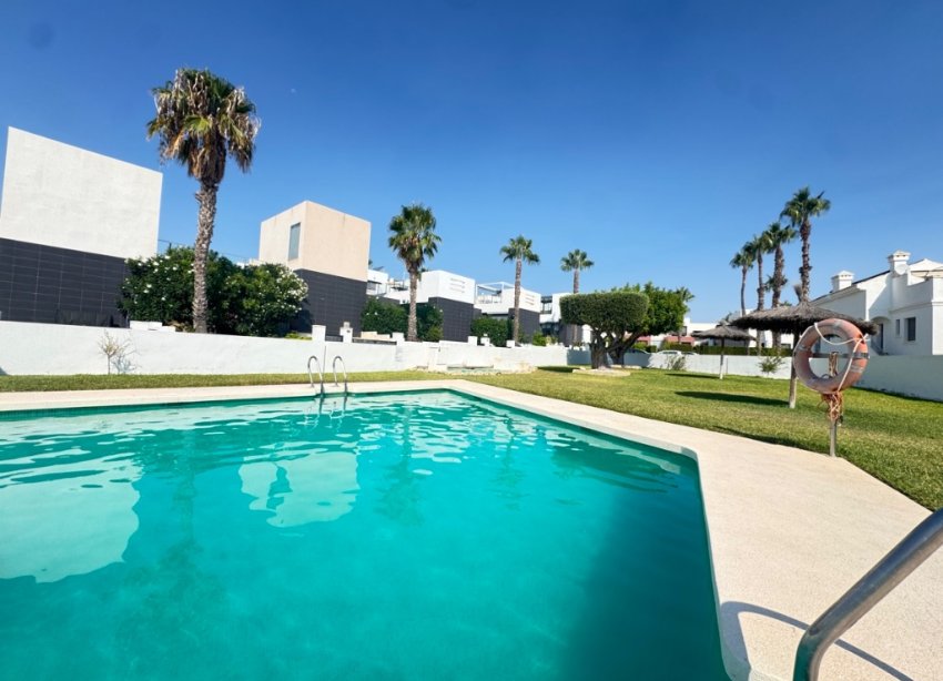 Resale - Terraced house / Townhouse - Orihuela Costa - Villamartín