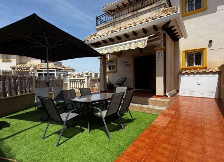Resale - Terraced house / Townhouse - Orihuela Costa - Villamartín