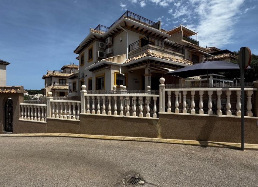 Resale - Terraced house / Townhouse - Orihuela Costa - Villamartín