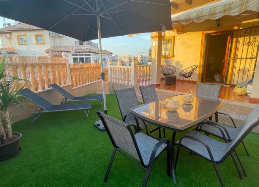 Resale - Terraced house / Townhouse - Orihuela Costa - Villamartín