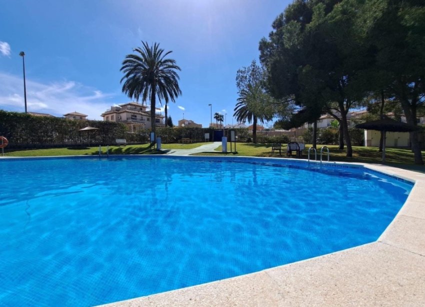 Resale - Terraced house / Townhouse - Orihuela Costa - Villamartín