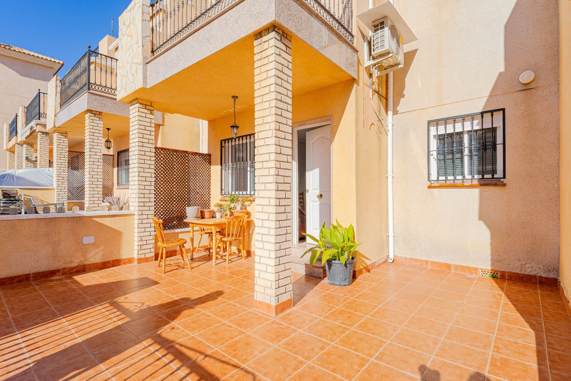 Resale - Terraced house / Townhouse - Punta Prima