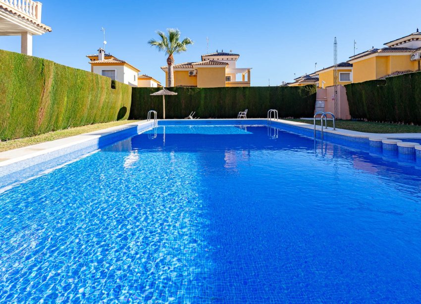 Resale - Terraced house / Townhouse - Punta Prima