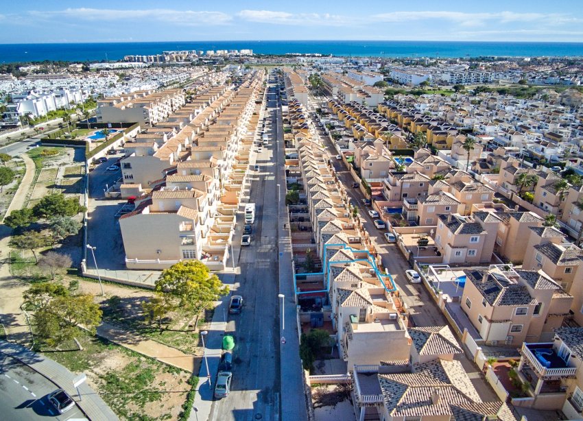 Resale - Terraced house / Townhouse - Punta Prima