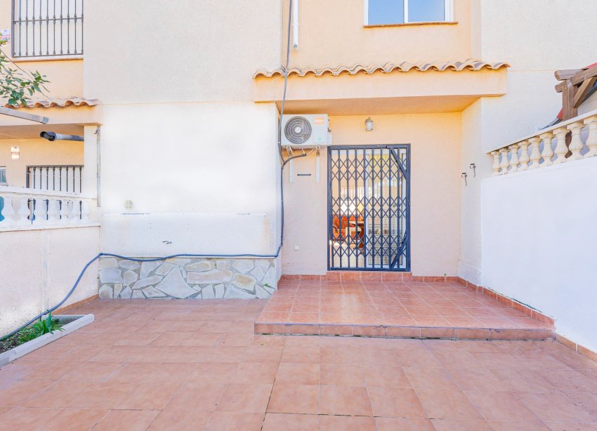 Resale - Terraced house / Townhouse - Punta Prima