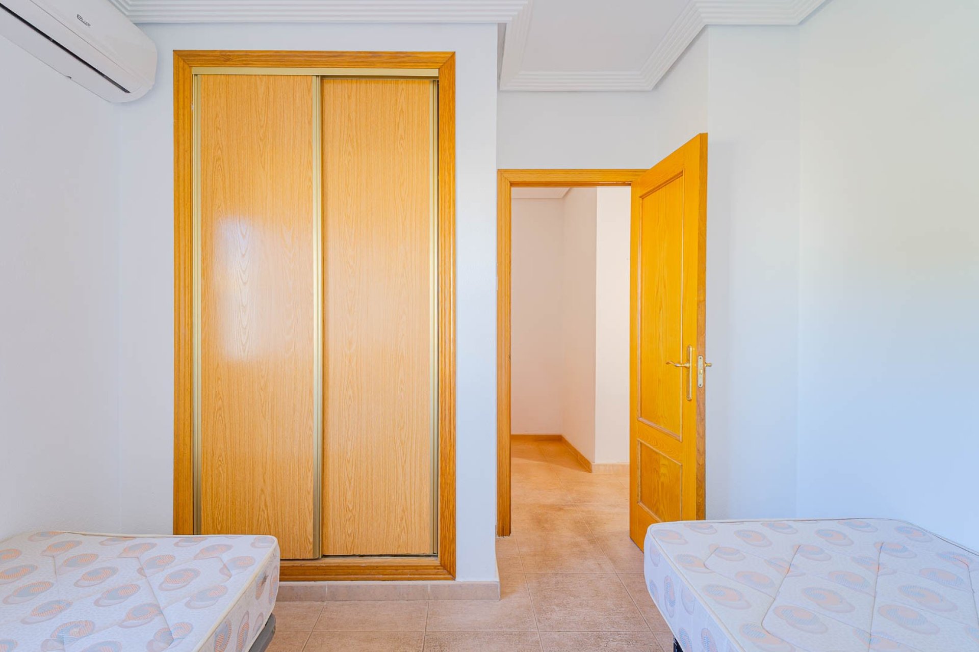 Resale - Terraced house / Townhouse - Punta Prima