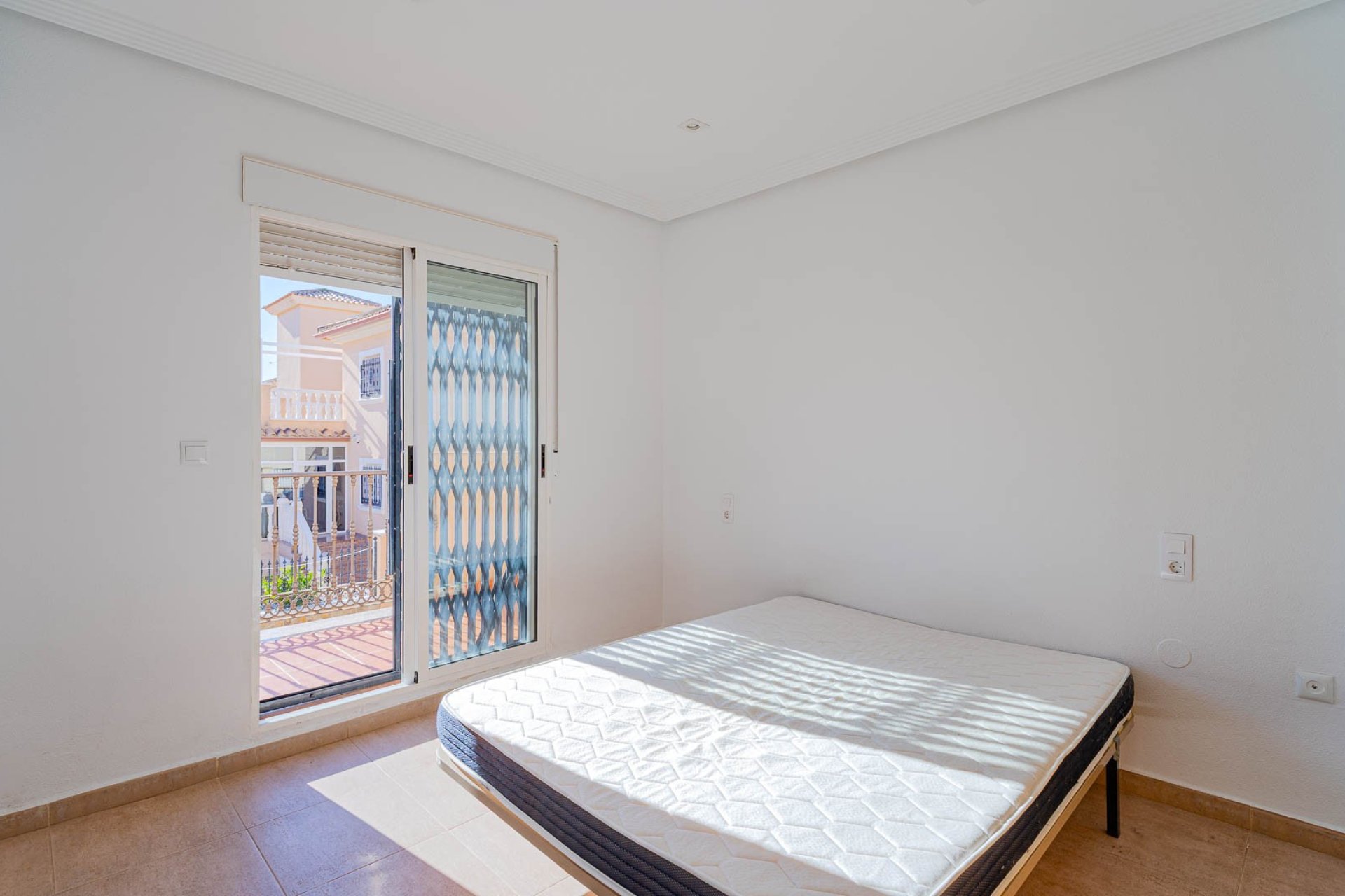 Resale - Terraced house / Townhouse - Punta Prima