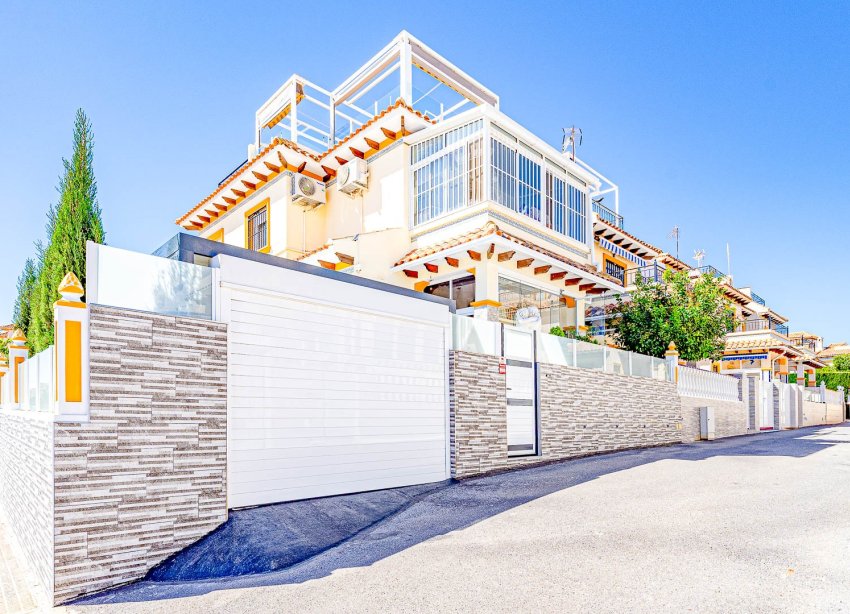 Resale - Terraced house / Townhouse - Punta Prima