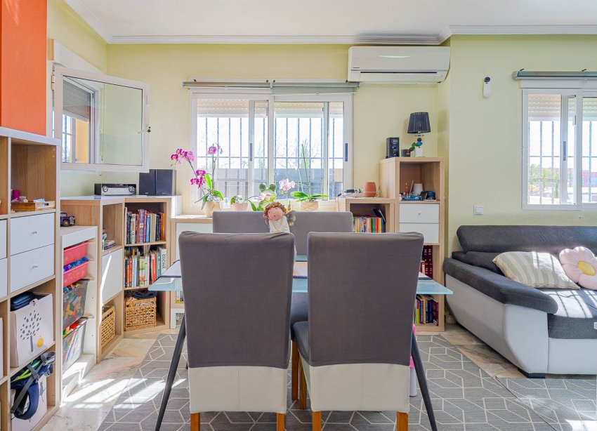 Resale - Terraced house / Townhouse - Punta Prima