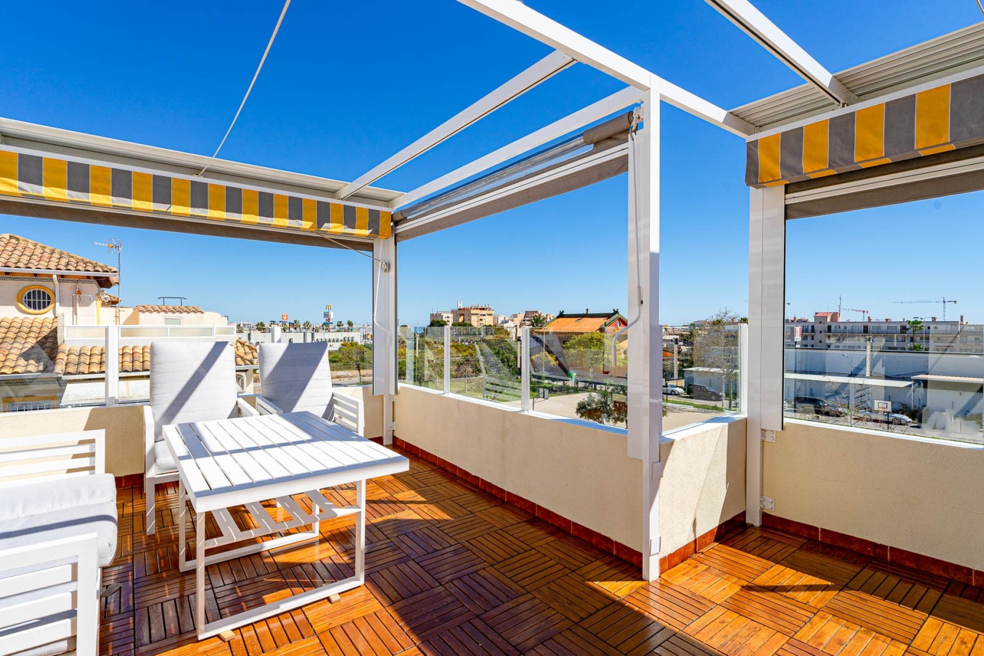 Resale - Terraced house / Townhouse - Punta Prima