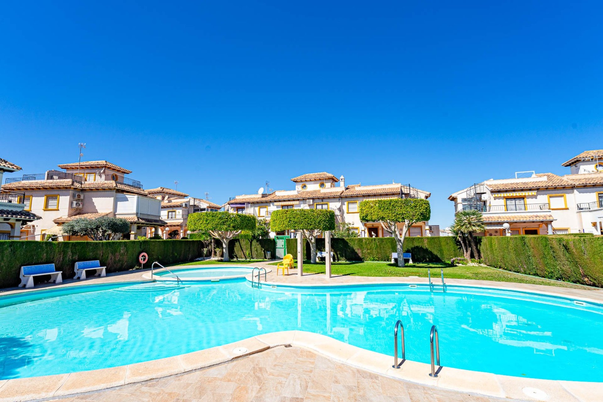 Resale - Terraced house / Townhouse - Punta Prima