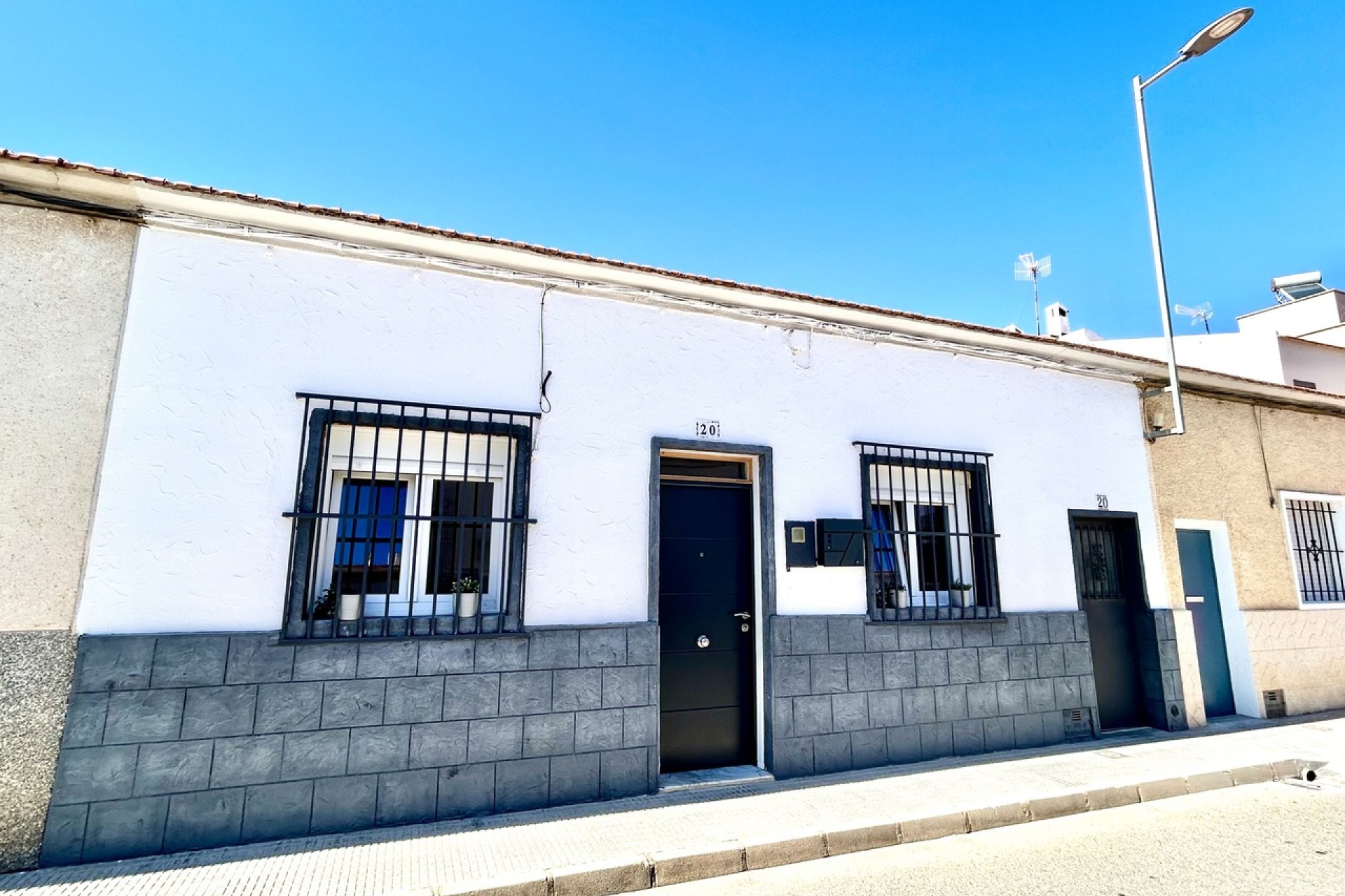 Resale - Terraced house / Townhouse - San Miguel de Salinas
