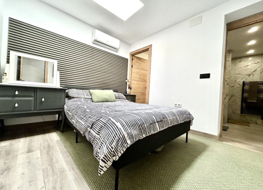 Resale - Terraced house / Townhouse - San Miguel de Salinas