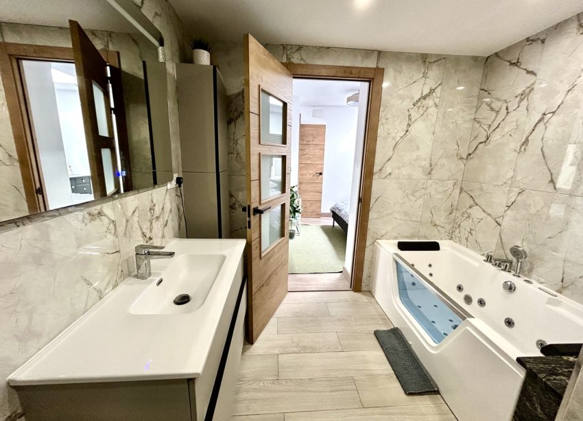 Resale - Terraced house / Townhouse - San Miguel de Salinas