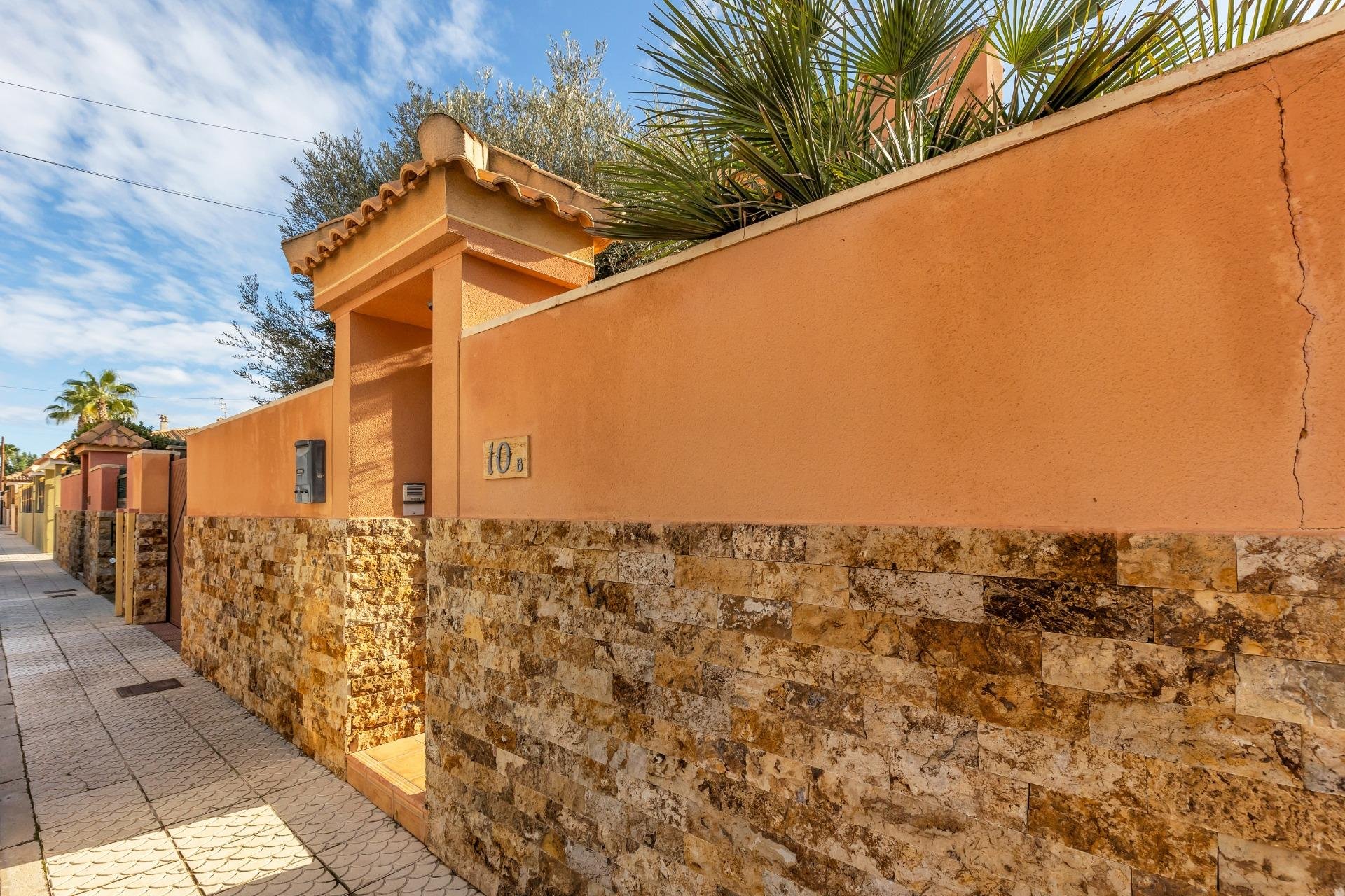 Resale - Terraced house / Townhouse - Torrevieja - Aguas Nuevas