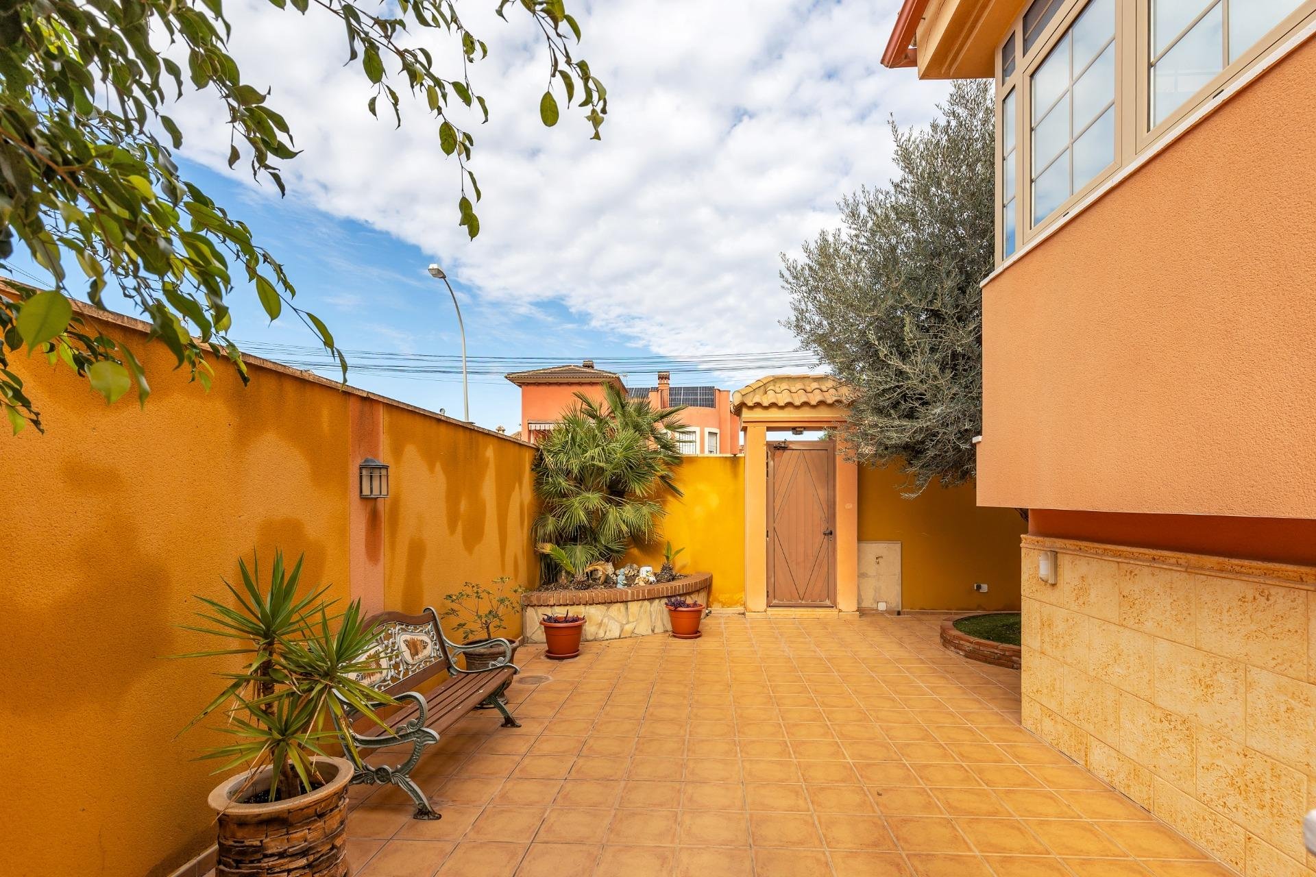 Resale - Terraced house / Townhouse - Torrevieja - Aguas Nuevas