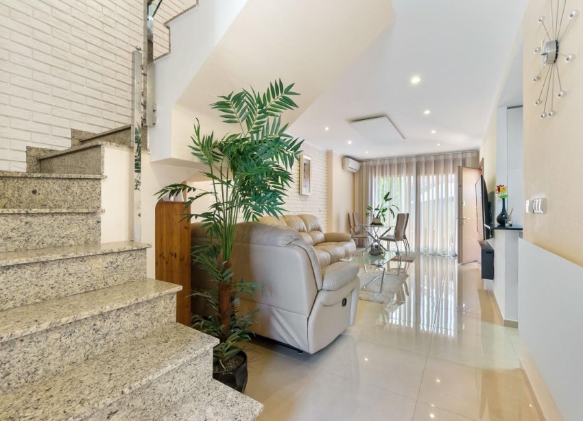 Resale - Terraced house / Townhouse - Torrevieja - Aguas Nuevas