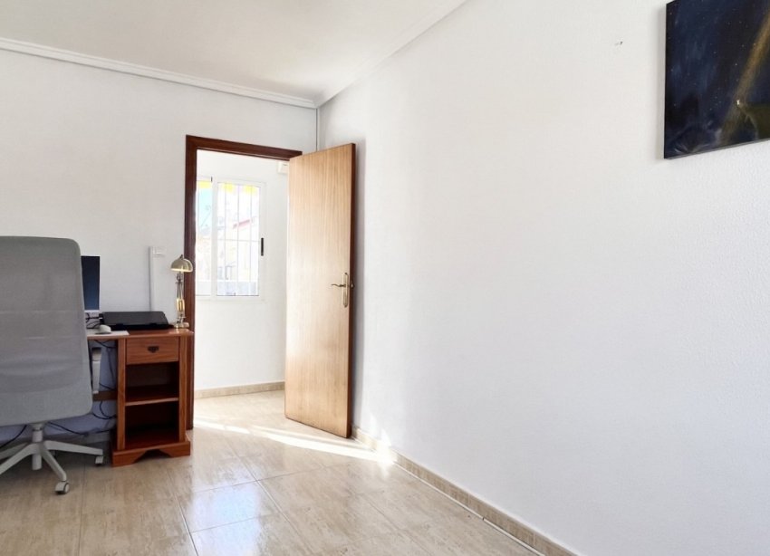 Resale - Terraced house / Townhouse - Torrevieja - La Siesta - El Salado -  Torreta