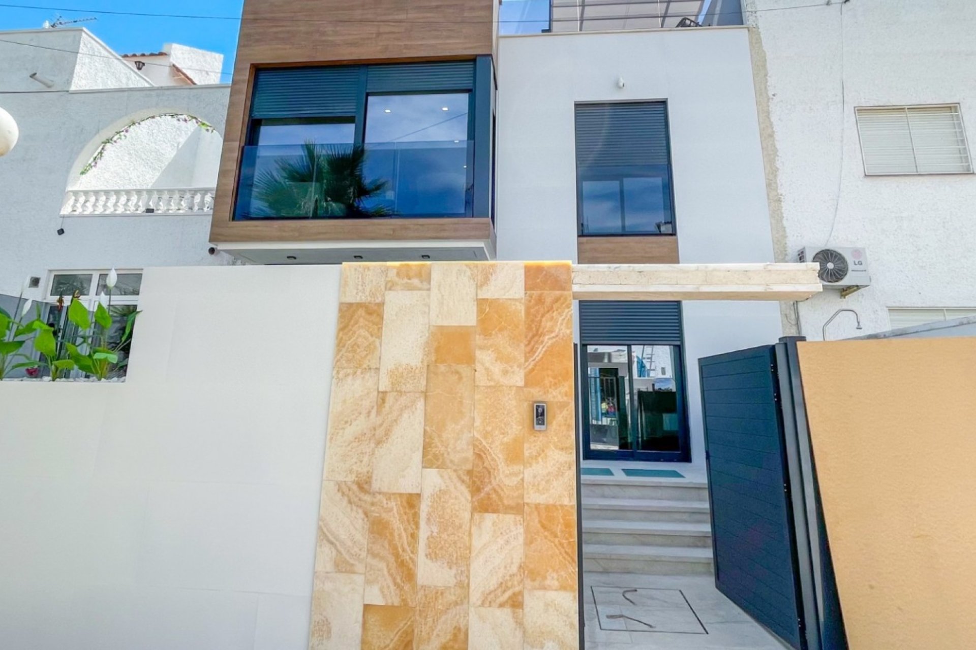 Resale - Terraced house / Townhouse - Torrevieja - Nueva Torrevieja