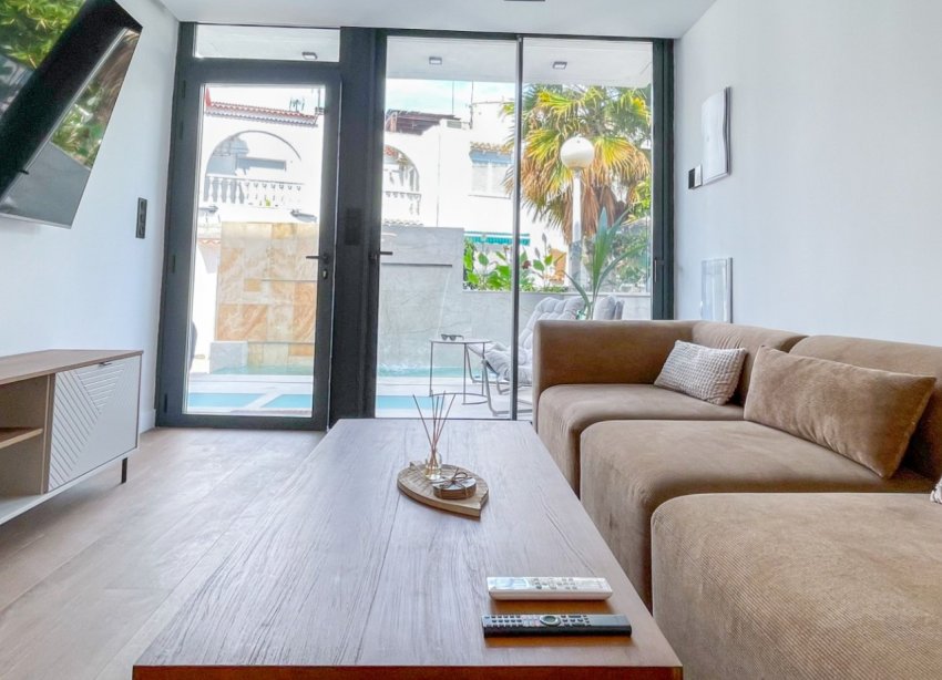 Resale - Terraced house / Townhouse - Torrevieja - Nueva Torrevieja