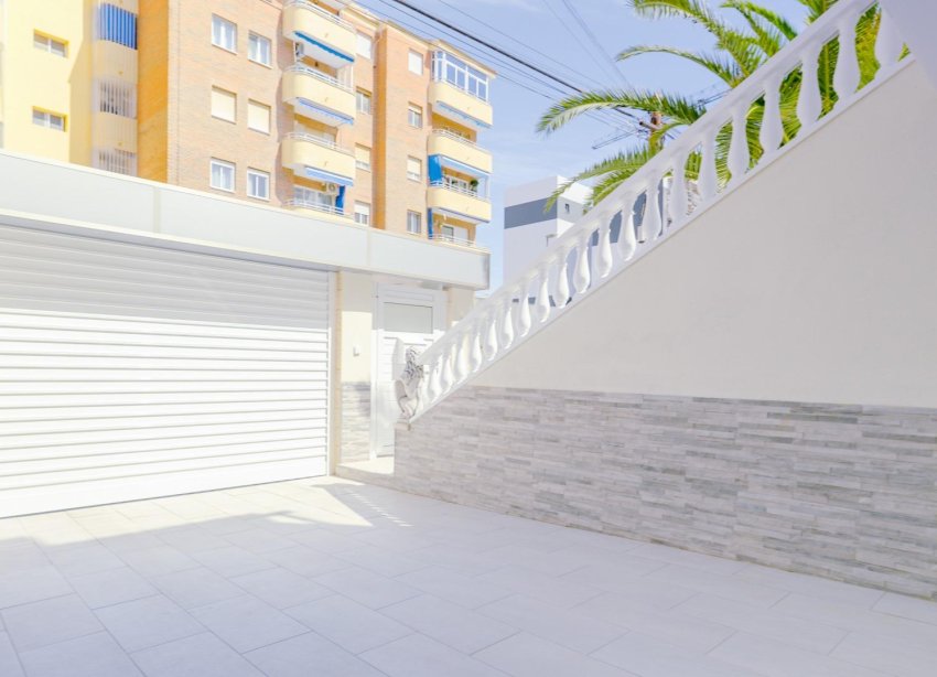 Resale - Terraced house / Townhouse - Torrevieja - Punta prima