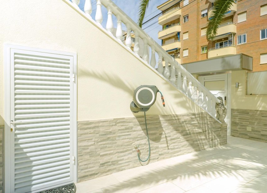 Resale - Terraced house / Townhouse - Torrevieja - Punta prima