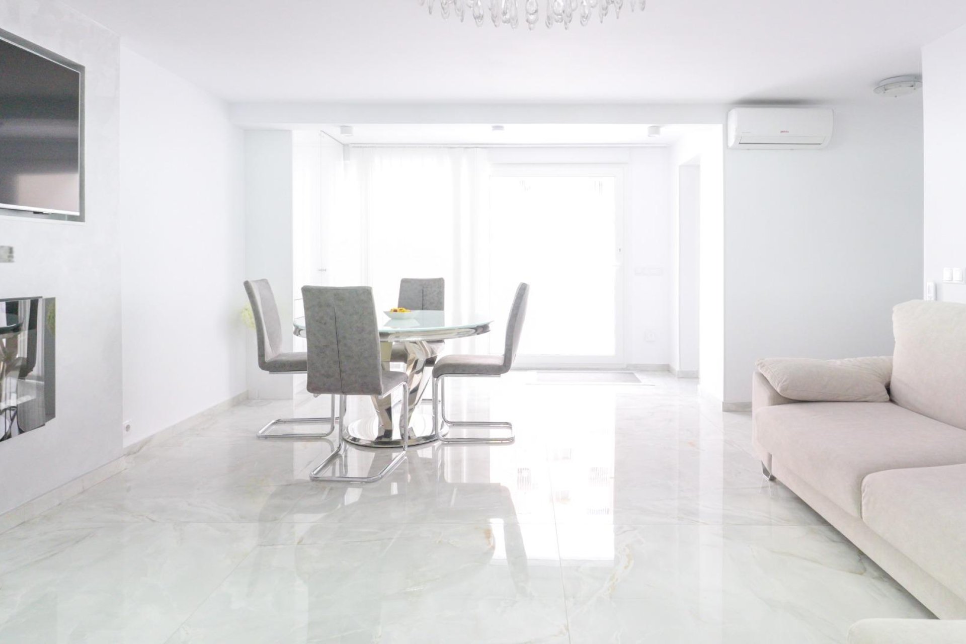 Resale - Terraced house / Townhouse - Torrevieja - Punta prima