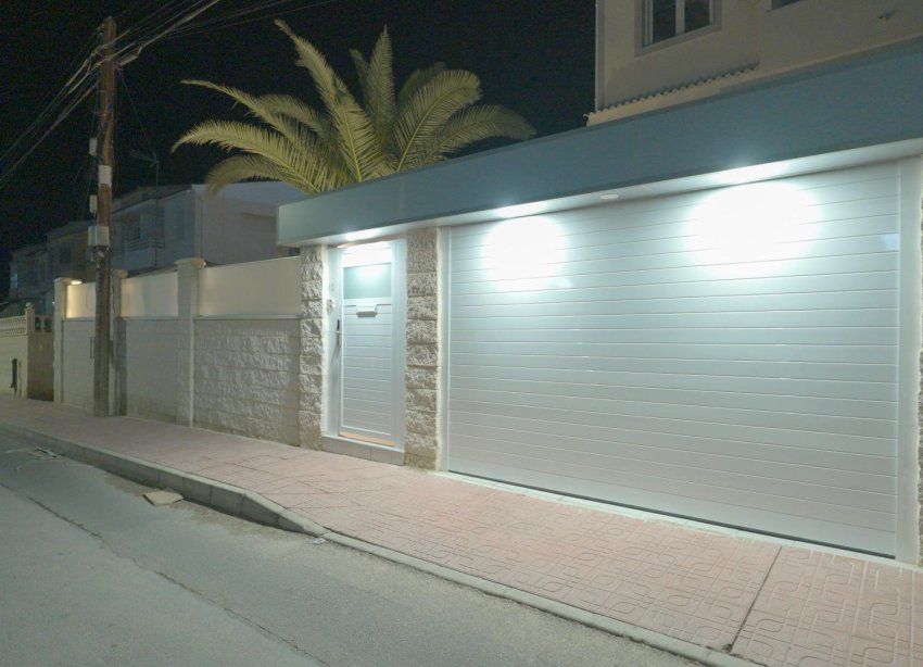 Resale - Terraced house / Townhouse - Torrevieja - Punta prima