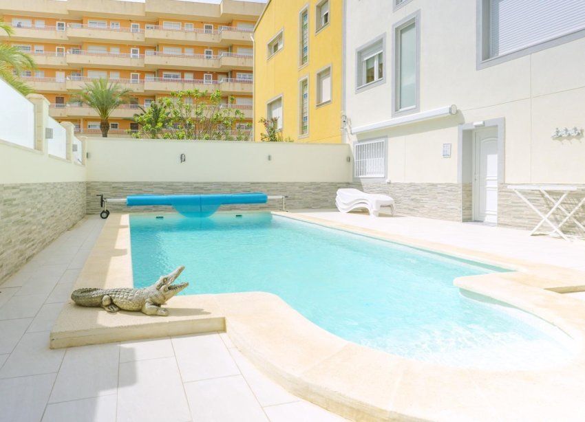 Resale - Terraced house / Townhouse - Torrevieja - Punta prima