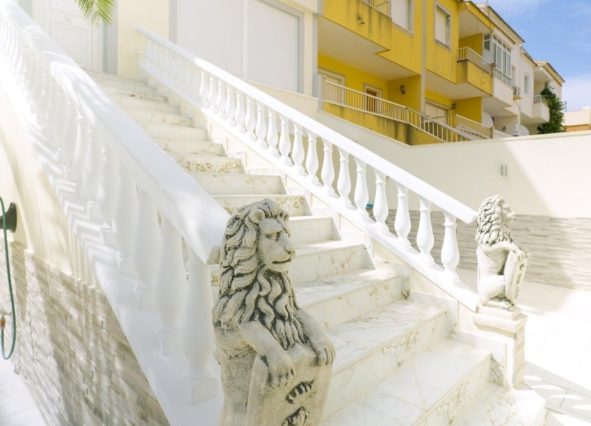 Resale - Terraced house / Townhouse - Torrevieja - Punta prima