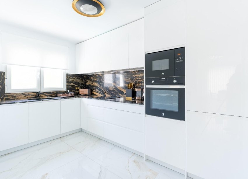 Resale - Terraced house / Townhouse - Torrevieja - Punta prima