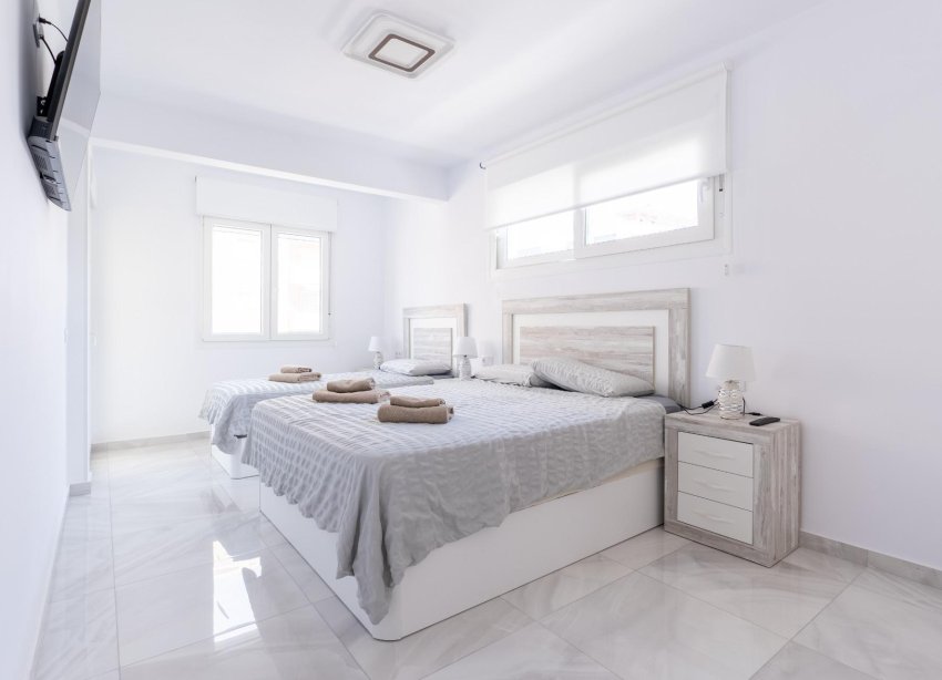 Resale - Terraced house / Townhouse - Torrevieja - Punta prima