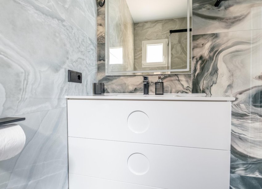 Resale - Terraced house / Townhouse - Torrevieja - Punta prima