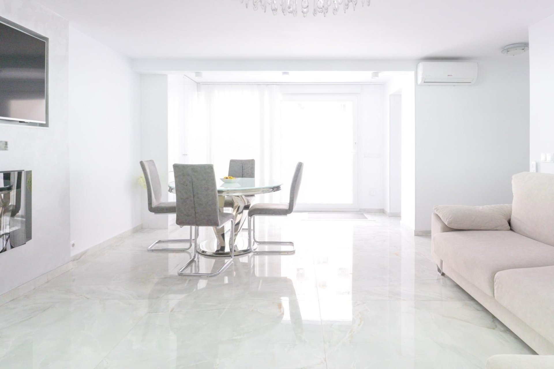 Resale - Terraced house / Townhouse - Torrevieja - Punta prima