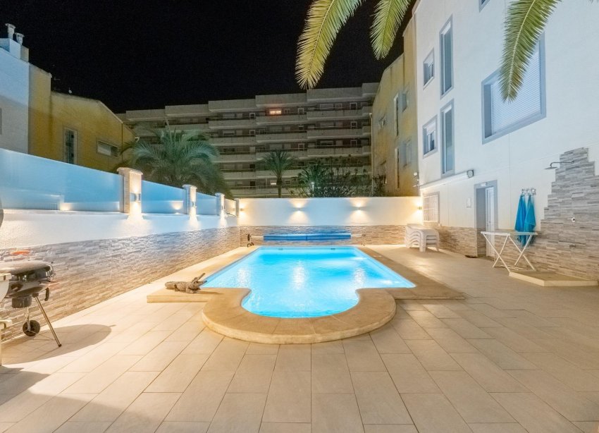 Resale - Terraced house / Townhouse - Torrevieja - Punta prima