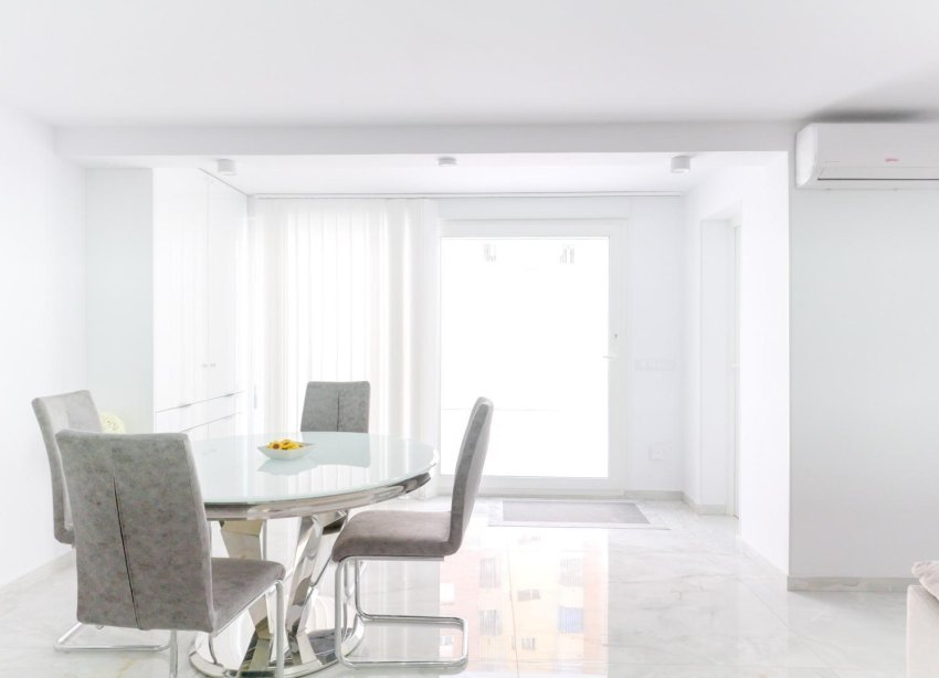 Resale - Terraced house / Townhouse - Torrevieja - Punta prima