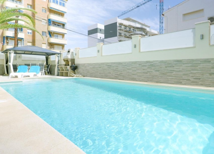 Resale - Terraced house / Townhouse - Torrevieja - Punta prima