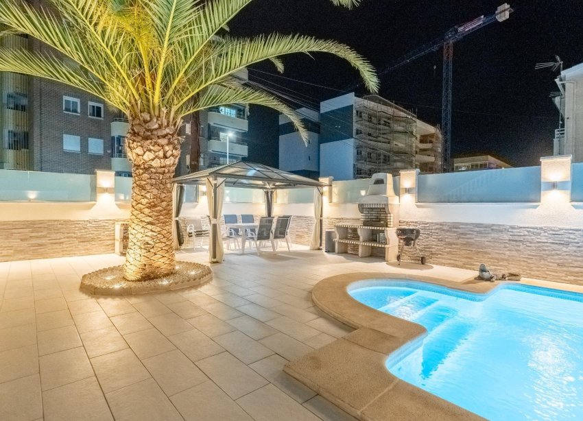 Resale - Terraced house / Townhouse - Torrevieja - Punta prima