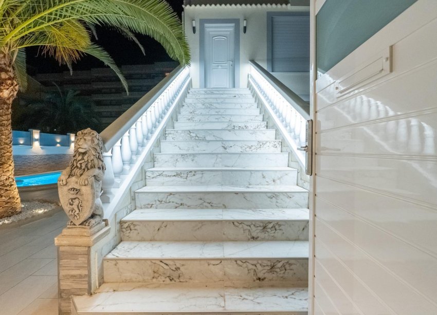 Resale - Terraced house / Townhouse - Torrevieja - Punta prima