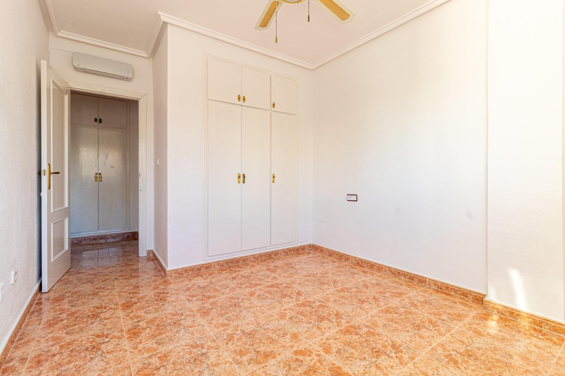 Resale - Town House - Torrevieja - Aguas Nuevas