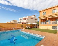 Resale - Town House - Torrevieja - Aguas Nuevas