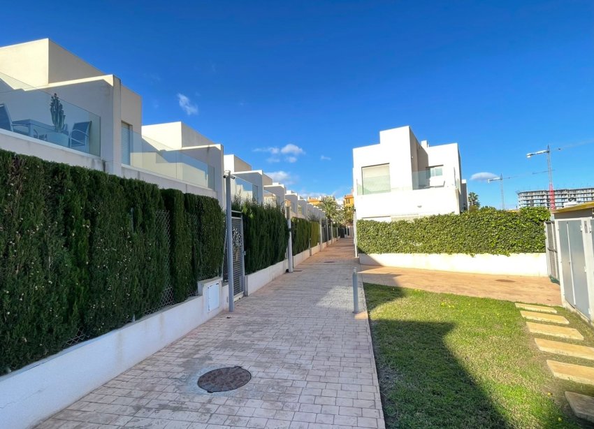 Resale - Town House - Torrevieja - Punta Prima